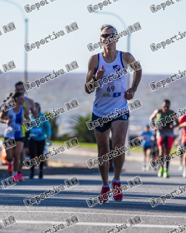 Corre Montevideo -69